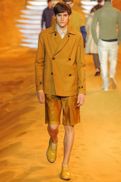 Look 15